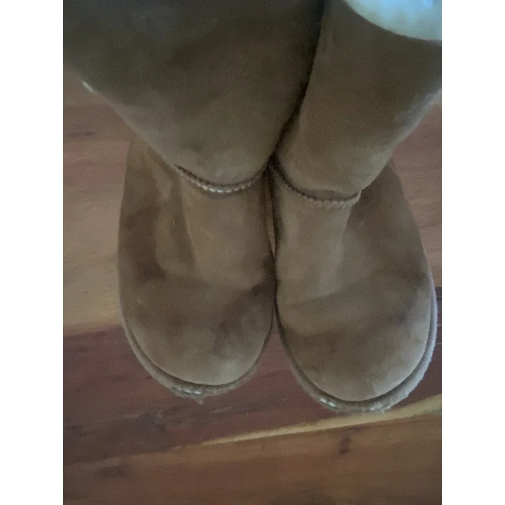 Ugg Kids Bailey Button II Chestnut Suede Boots Sz 3 Big Kids